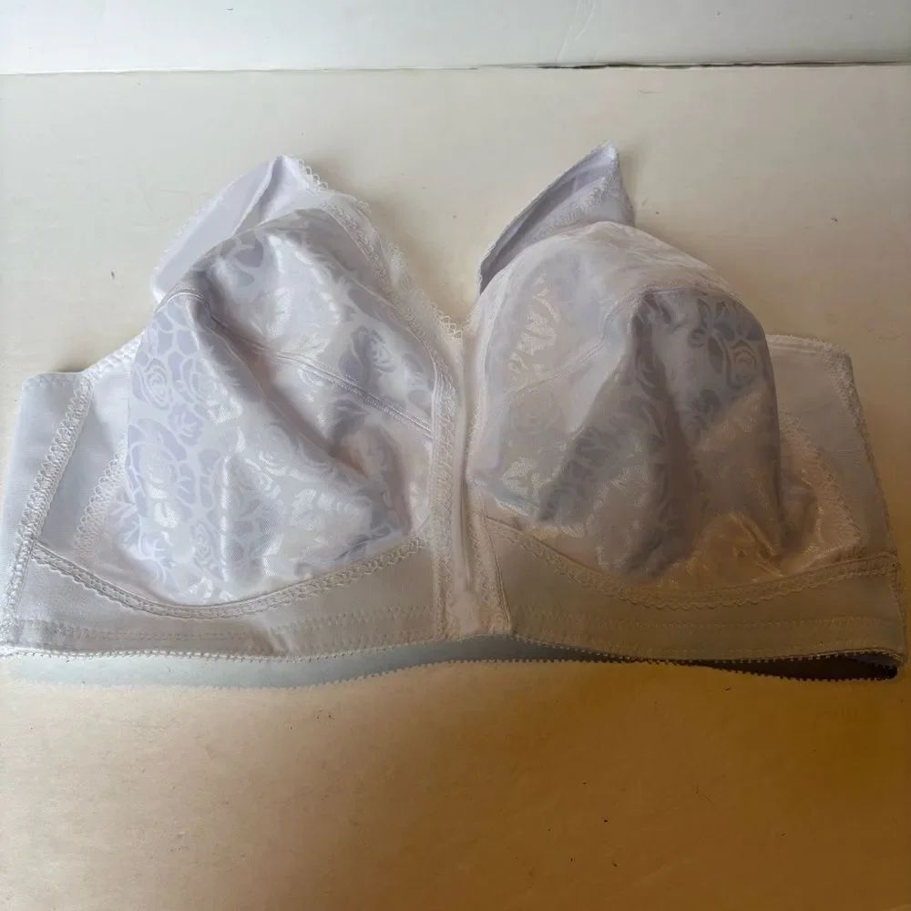 Playtex 18 Hour Elegant White Bra Ultimate Shoulder Comfort Wirefree size 42DD